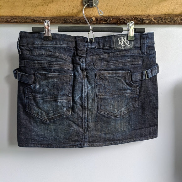 Rock and Republic Jean Skirt. - Picture 2 of 4